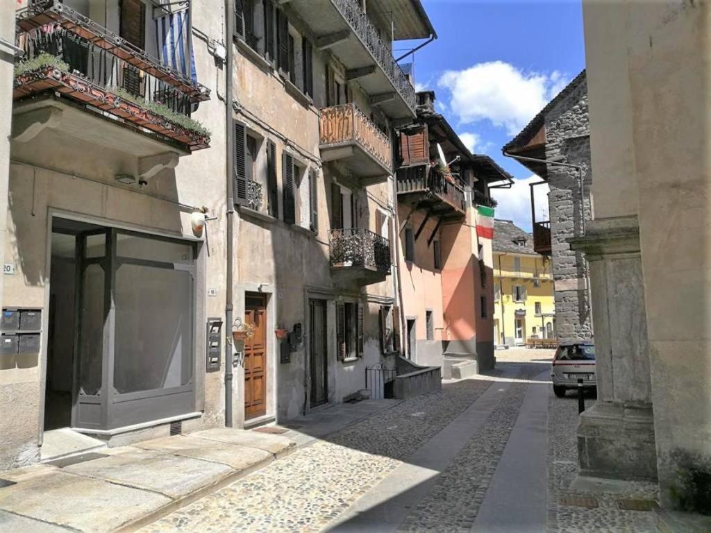 Il Vicolo By Turistica Lägenhet Domodossola Exteriör bild